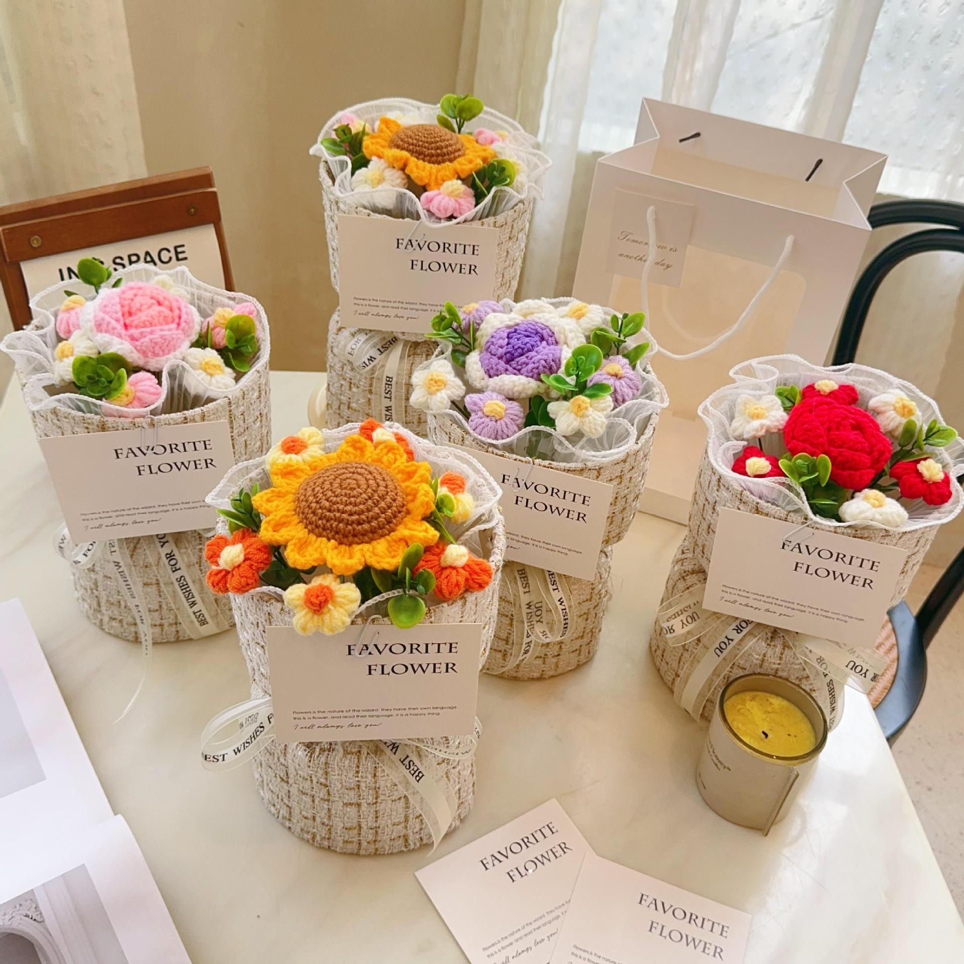Elegant Crochet Flower Bouquet – Rose / Sunflower (Chanel-inspired Style)