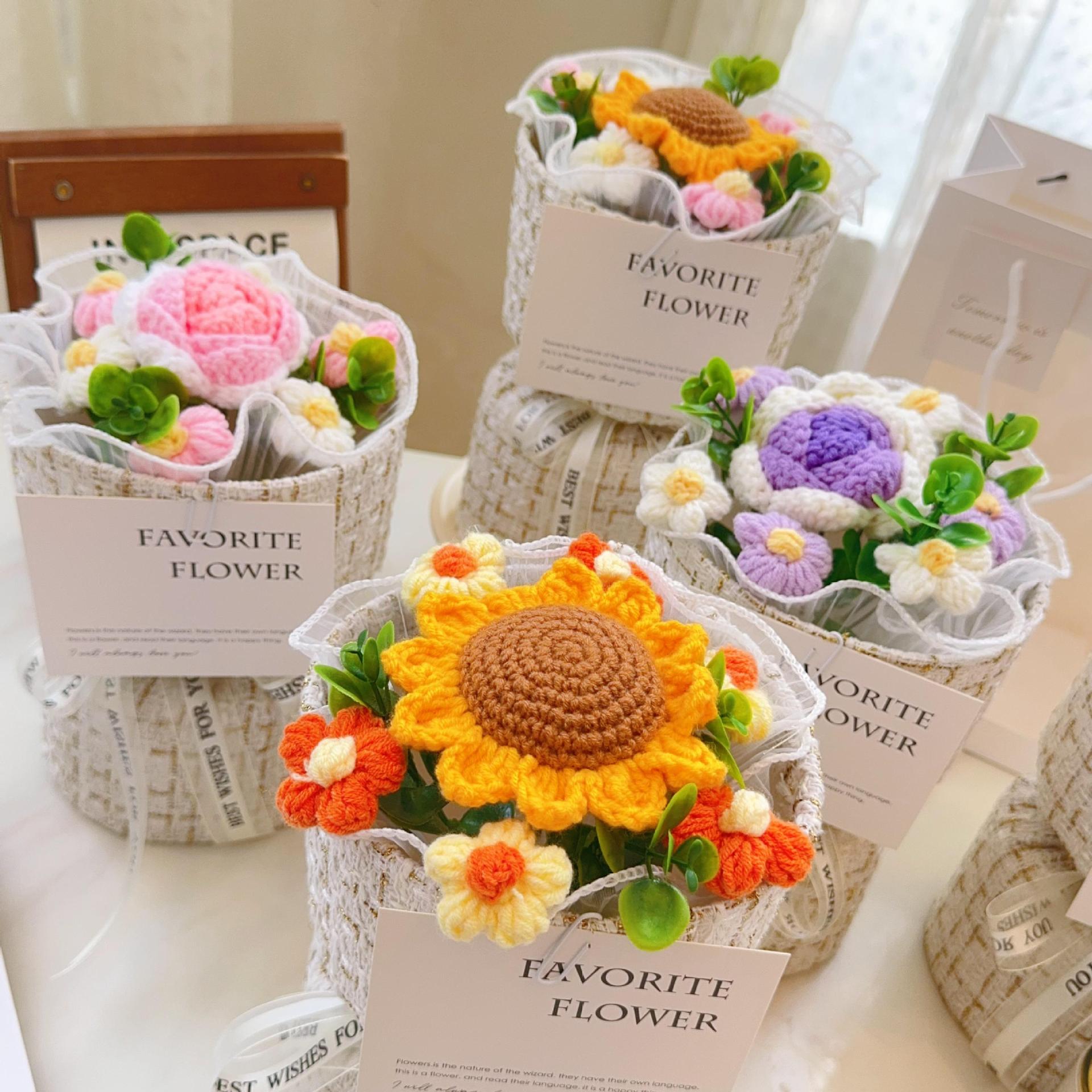 Elegant Crochet Flower Bouquet – Rose / Sunflower (Chanel-inspired Style)