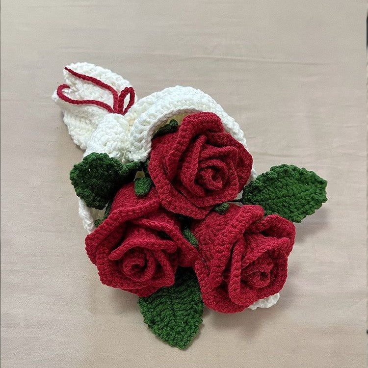 A knitted red rose bouquet — a perfect gift for your girlfriend